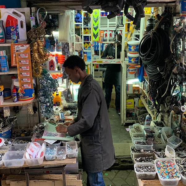 Market counter representing products sold by measured quantities